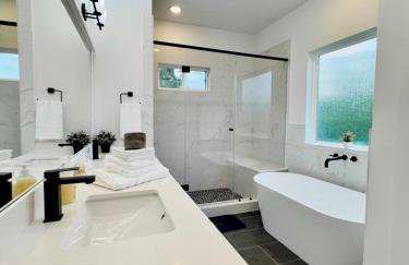 Colorful Dining Experience in Cozy Getaway - Foto 17