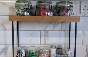 Modern Central Apartments with Balcony - Photo 11