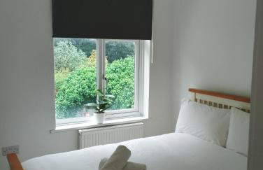 4 bedroom Home Family or Work Stay London - Photo 9