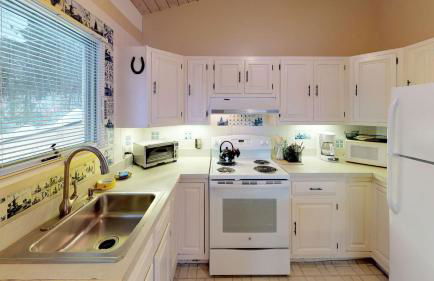 Silver Spring Chalet Brought to you by GetAway Vacations - Foto 8