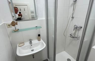 Best Preis Stadtperle 1- Stadtzentrum Wittenberge Modernes Ambiente max 3 Personen Einzelzimmer voll ausgestattet mit MagentaTV, WLAN, Waschmaschine - Foto 20