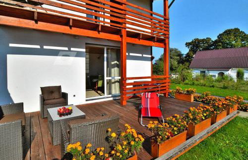 Lakeside holiday home, private garden - Photo 16