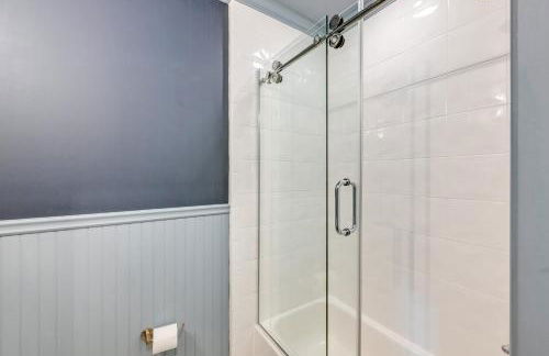 Stunning Westhampton Beach Home with Private Pool - Photo 28