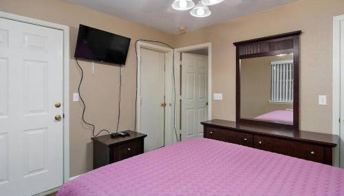 Retreat @ the Hills w/ Pets and Game Room - Foto 5, wardrobe