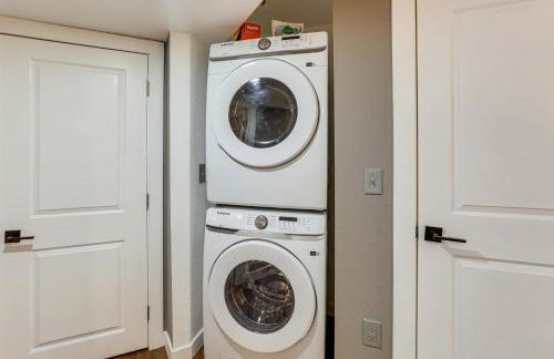 Extended Stay in Denver! Cozy Apartment with Patio - Foto 16