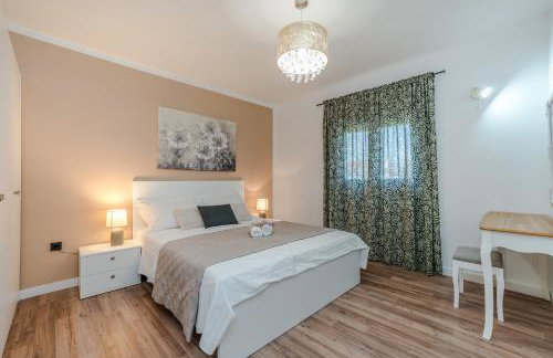 Holiday House Paula sa privatnim grijanim bazenom na mirnoj lokacija blizu mora - Foto 23