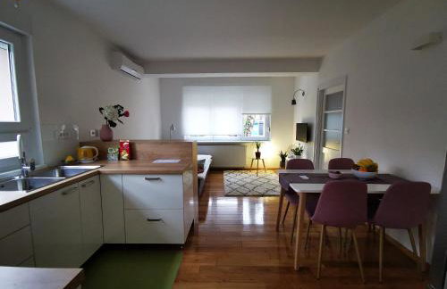 Angela Apartment - Photo 16