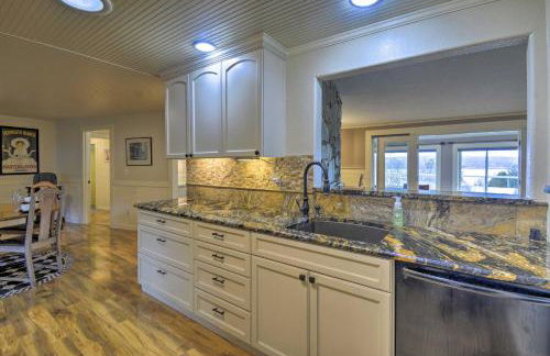 Breathtaking Port Ludlow Home with Deck and Yard - Foto 13