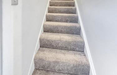 Sleeps 8, 4 bed 2 bathroom house with parking Balderton - Foto 15