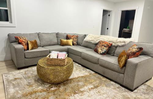 Luxe Modern Lakefront Oasis - Hot Tub, Sunset Views, Pet & Family Friendly! Close to UMF! - Foto 40