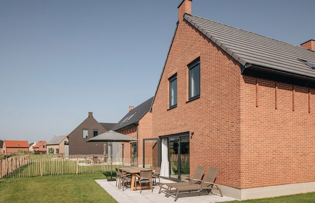 Luxury Villa With Wine Climate Cabinet - Photo 1