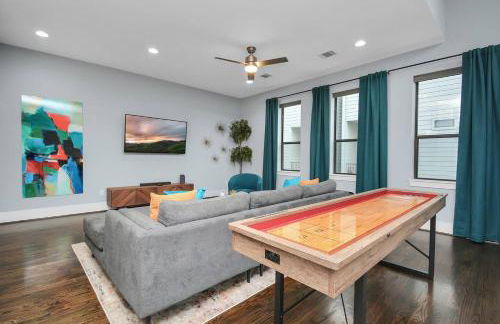 Skyline Views - Sleeps 10 Home Near Downtown - Photo 16