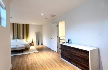 Super stylish 4 BR Home Steps from the Fun - Foto 36