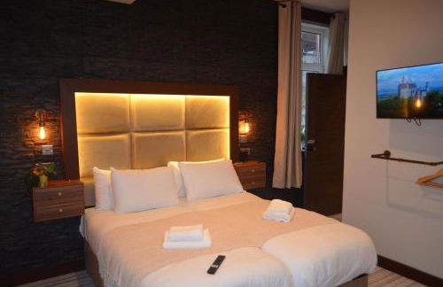 Afan Valley Hotel Suites Modern Ensuite Room for Contractors with Free Parking & WiFi - Foto 1
