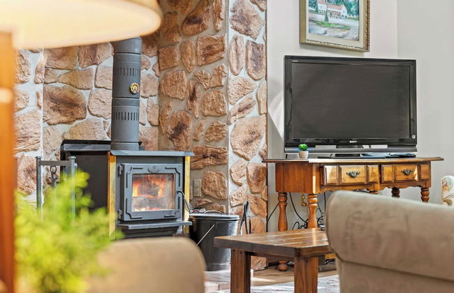 Hygge Home by Avantstay Deck for Outdoor Living, Fire Pit, Game Table - Photo 8