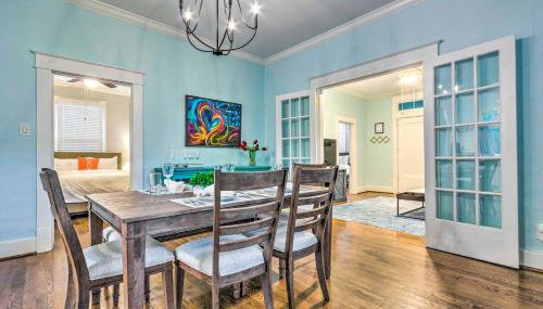 Colorful Cottage with Deck about 5 Mi to Downtown! - Foto 3