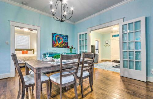 Colorful Cottage with Deck about 5 Mi to Downtown! - Foto 3