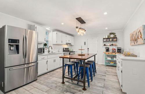 Stone Cottage 3 Bedroom Getaway - Stroll to DT Franklin - Historic Blakely House - Foto 7