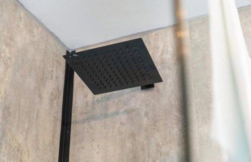 4BR House By Astra Residences Short Lets & Serviced Accommodation Stanley With Free Parking & Instant Booking - Foto 17