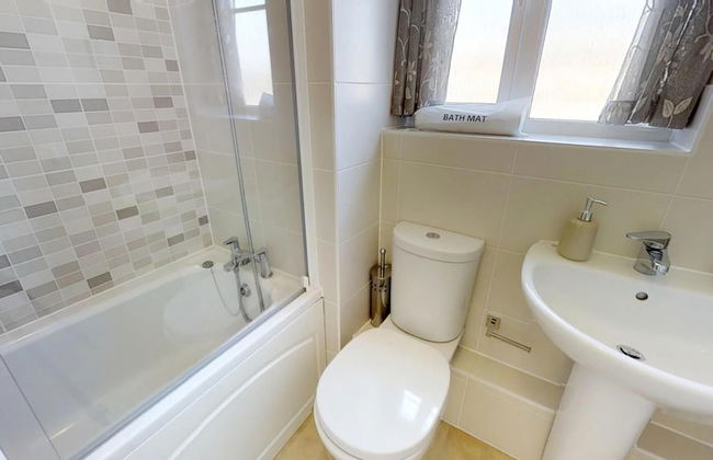 Stayzo - Cole Green Lane - Ideal for Your Next Staycation or Workcation Whole House With Wi-fi - Foto 5