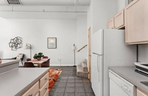 Modern Downtown Apartment 2BR 2BA by CozySuites - Foto 16