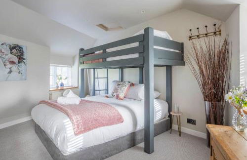 Wisteria View with hottub & cabin sleeps 20 - Foto 6