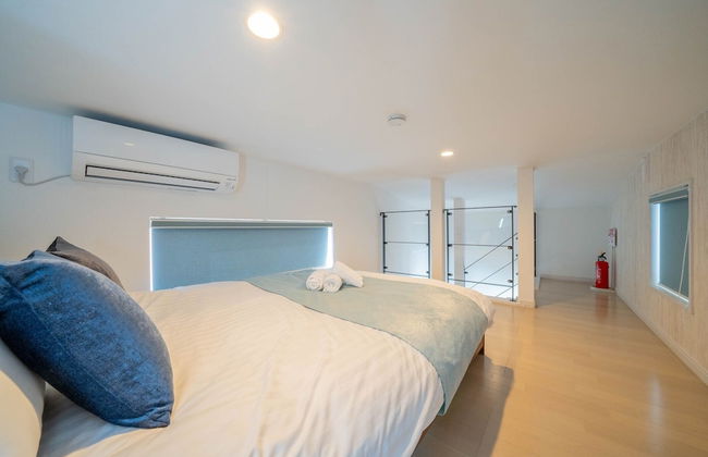 THE LUNA LOUNGE - Photo 15