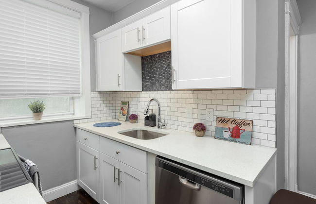 Central Garden Getaways Corp Rentals by NamaStay - Photo 22