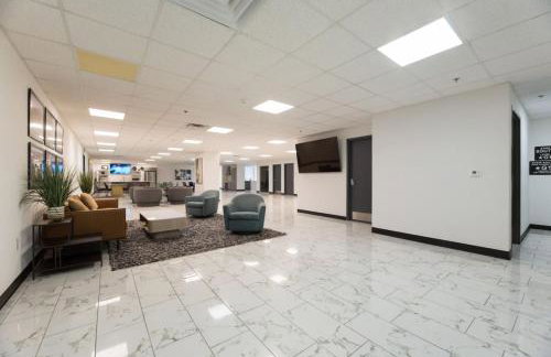 Sleek loft style 2BR I Gym I Parking I Workspace - Foto 17