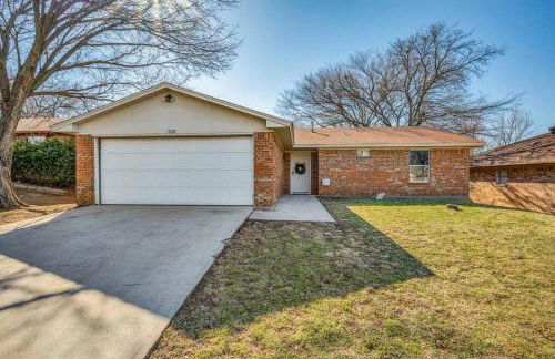 Centrally Located 3BR 2BA - ! - Photo 6