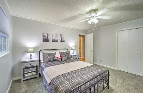 Newland Gem in Golf Community with Pool Access! - Foto 12