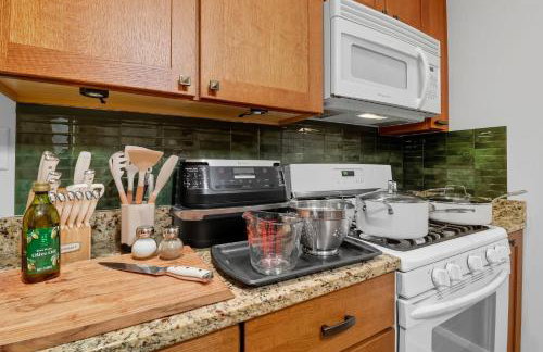 1920s Cottage | Hot Tub | Game Room | Fire Pit - Foto 27