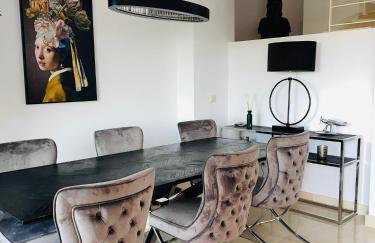 Luxury seaview apartment in Marbella located in a secure gated community with swimming pool and large terrace Perfect for families visiting Marbella and Puerto Banús - Foto 20