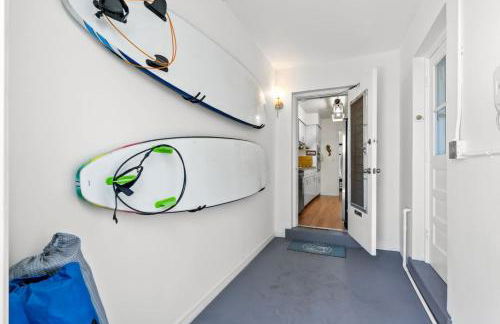 Walk to Beach Indoor-Outdoor Living w Pool - Photo 33