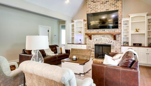 Stylish Hephzibah Home with Fire Pit and Theater Room! - Foto 5