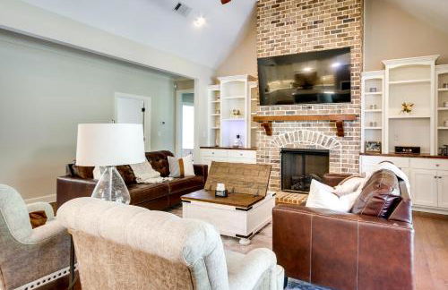 Stylish Hephzibah Home with Fire Pit and Theater Room! - Foto 5