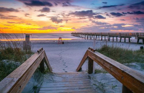 PrivateTropical Oasis in Jax Beach - Photo 22