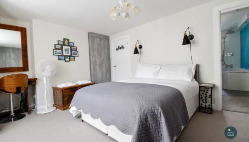 Cobb Cottage - Harbourside permit parking - Photo 3, Other