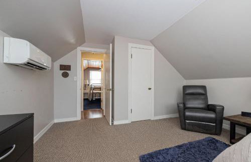 OPEN 4BR2BA Sleeps 8 Near Hwy Covered Deck - Foto 22