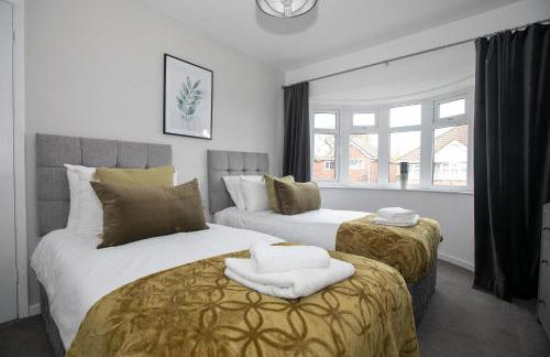Ludlow Drive a 3 bed Contractor family Town house in melton Mowbray with Parking - Photo 1