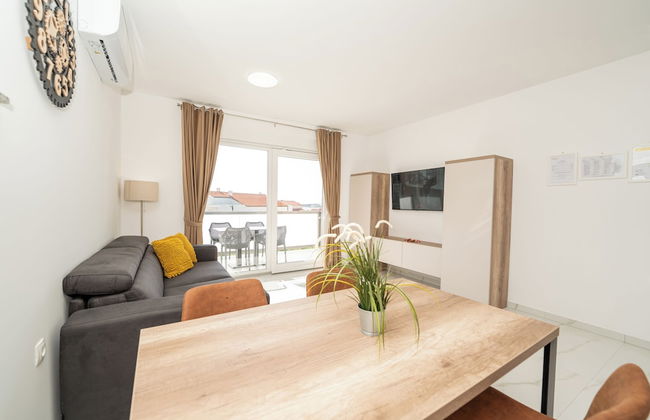 Poolside Hideout Apartments - Photo 36