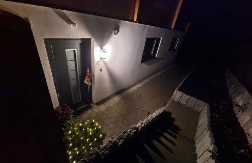 Gemütliche Premium Ferienwohnung mit Terrasse nähe S-Bahn - Foto 2