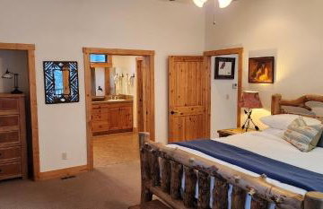 Sundance Spacious Vaulted Ceiling cabin, Hot tub, huge lawn - Foto 39
