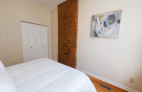 Soulard 2BR Balcony Free Parking Walk to Dining - Foto 18