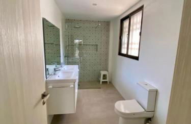 Mediterranean Villa - Private Pool , Garden & BBQ - Photo 42