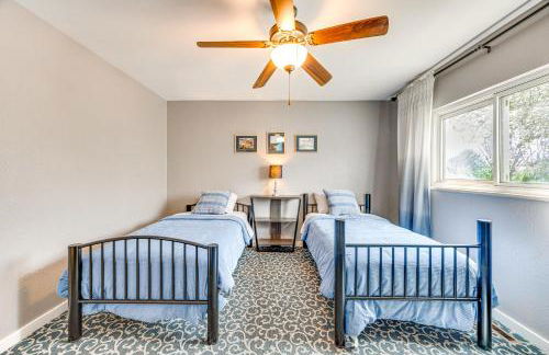 1 Mi to Attractions Getaway with Mtn Views! - Foto 23