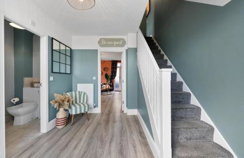 4-Bedroom Stunning Luxe, Spacious & Stylish Design House Bolton, Sleeps 11, with Parking Central Bolton, Links to Manchester, Pet-Friendly, Best For Groups! WORK CONTRACTORS SPECIAL OFFER! - by Blue Puffin Stays - Foto 31