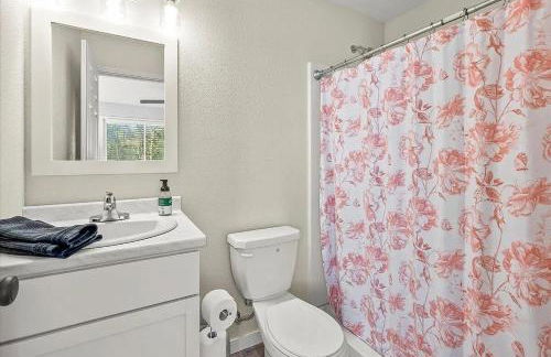 Riverside Retreat - Renovated Home on 15 Acres! - Foto 10