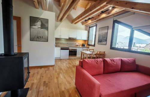 Chimenea y cocina moderna, encanto rústico con confort - Aüt 3 - Foto 1