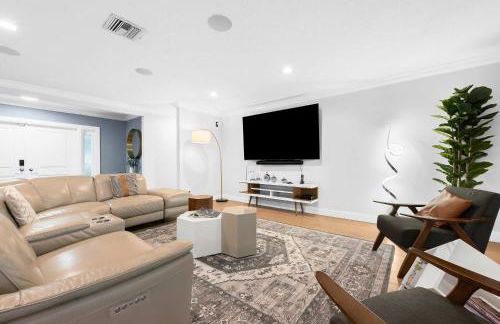 Luxe 4BR Waterfront w Htd Pool 5min to Beach - Foto 21